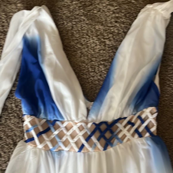 Beautiful dresd - Picture 2 of 4